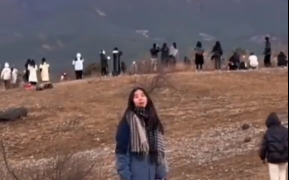 男子在玉龙雪山假借拍照求婚，日月山川见证 这就是女生梦中的求婚吧