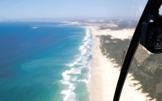 三亚游客乘观光直升机突遇意外迫降海面：发动机断油失效