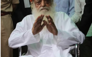 印度老人囚禁女子5年 被判无期徒刑 在印度拥有百万追随者威望甚高