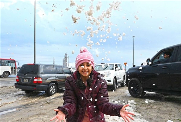 地球最热地区之一 沙漠王国科威特下起冰雹：15年来首次-第5张图片-9158手机教程网