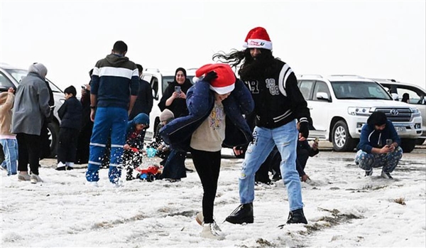 地球最热地区之一 沙漠王国科威特下起冰雹：15年来首次-第4张图片-9158手机教程网