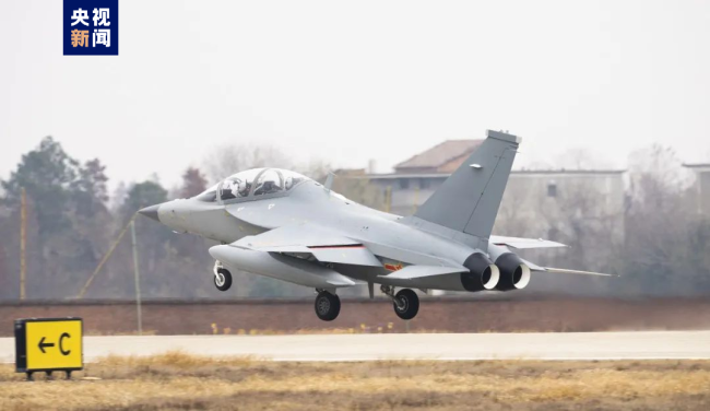 多型国产飞机完成新年第一飞-第1张图片-9158手机教程网