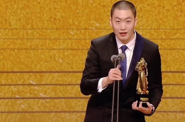 管泽元当选年度最受欢迎电竞解说 支持率高达65.8%-第3张图片-9158手机教程网