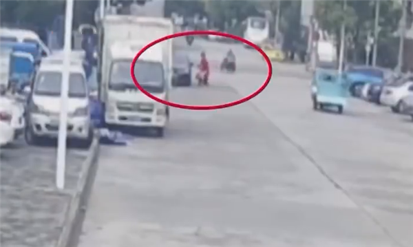 网约车带走3岁孩子妈妈一路狂追 司机委屈：不敢从反光镜看女乘客-第1张图片-9158手机教程网