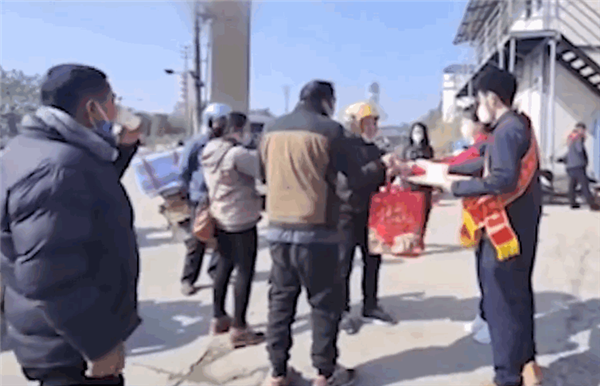 摩托大军春运启程返乡！老司机：400公里路程 8小时可以跑完-第1张图片-9158手机教程网