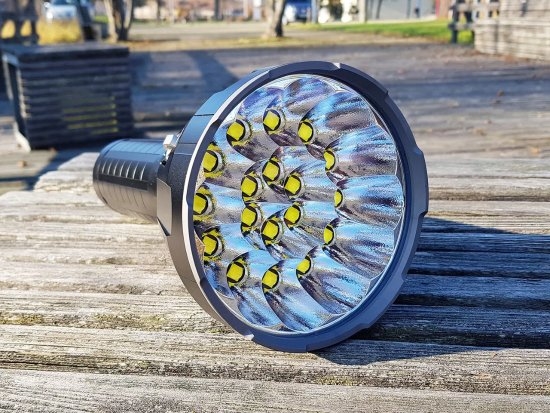 国外小伙买世界最亮手电筒 网友:天已亮 该去上班了-第2张图片-9158手机教程网 国外小伙买世界最亮手电筒 网友:天已亮 该去上班了-第2张图片-9158手机教程网