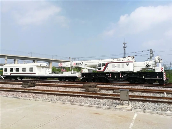 我国首台！中国中车高铁救援起重机获许可证：可营救倾覆、脱轨高铁-第2张图片-9158手机教程网