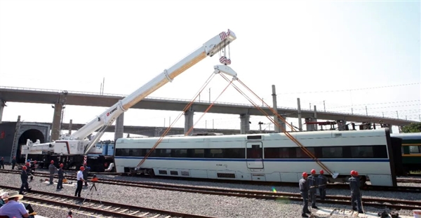 我国首台！中国中车高铁救援起重机获许可证：可营救倾覆、脱轨高铁-第1张图片-9158手机教程网