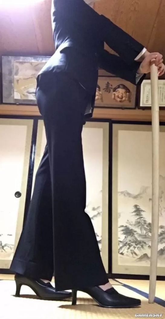 AI绘制日本女性社畜形象：穿OL制服的职场美女-第4张图片-9158手机教程网