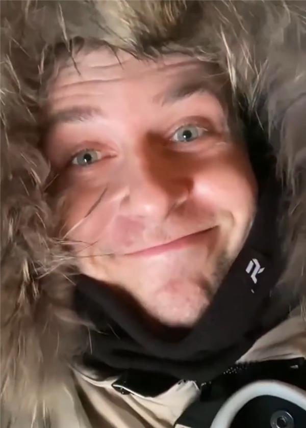 俄罗斯一客机起飞后舱门突然打开：有人帽子被吹跑、行李被吸走-第2张图片-9158手机教程网