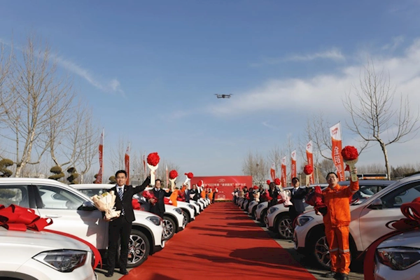 酸了 别人家的公司！年终奖给员工发了39辆宝马、比亚迪-第1张图片-9158手机教程网