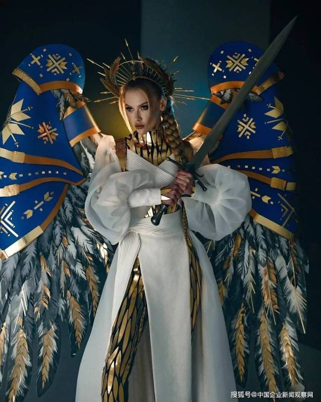 俄乌选美小姐交锋:拒绝近身合影 乌环球小姐以“光明战士”造型参赛-第2张图片-9158手机教程网