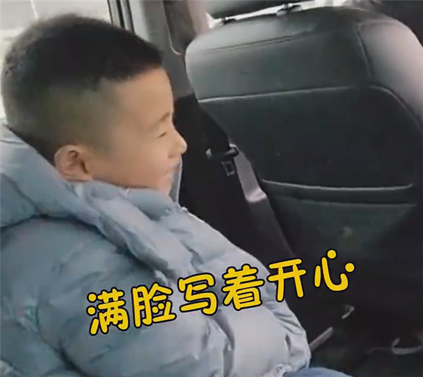 小朋友把山东的雪带回福建：半路化了 崩溃大哭-第2张图片-9158手机教程网