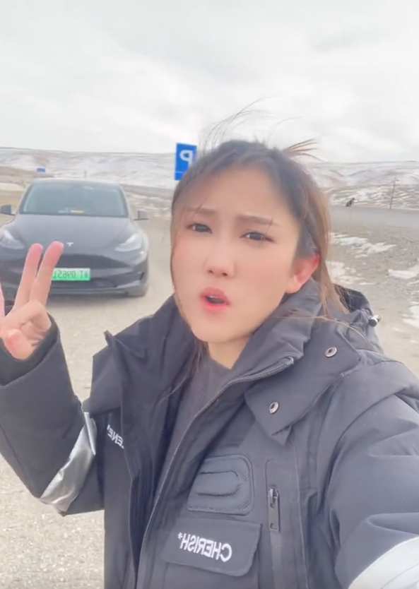 95后女子一人一车自驾特斯拉去西藏:没电还掉坑 无奈折返-第1张图片-9158手机教程网 95后女子一人一车自驾特斯拉去西藏:没电还掉坑 无奈折返-第1张图片-9158手机教程网