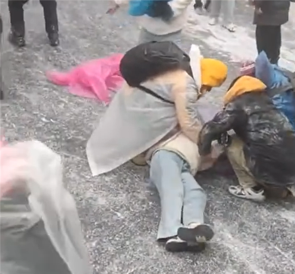 游客滑雪失控致女生被撞倒后抽搐 医生：危险数极高、常见骨折-第2张图片-9158手机教程网