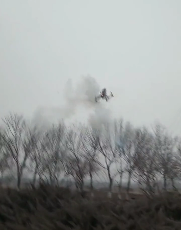 2万元无人机带二踢脚上天燃放 结果当场炸机-第2张图片-9158手机教程网 2万元无人机带二踢脚上天燃放 结果当场炸机-第2张图片-9158手机教程网