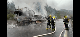 10辆特斯拉新车高速上集体燃烧 只剩一堆废铁架子-第2张图片-9158手机教程网 10辆特斯拉新车高速上集体燃烧 只剩一堆废铁架子-第2张图片-9158手机教程网