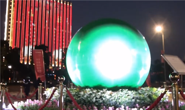 直径2米、重达11吨！价值2.5亿超大夜明珠亮相武汉-第1张图片-9158手机教程网