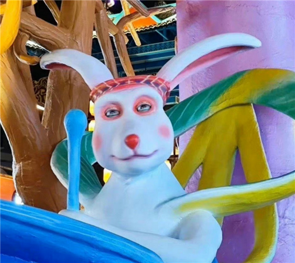 南宁兔子灯被吐槽羊不羊兔不兔火了 表情被网友收藏：“打工人”写照-第1张图片-9158手机教程网