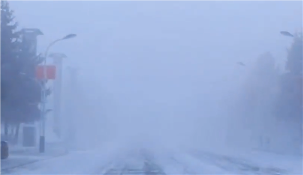 实拍漠河气温跌破零下50度：出门10秒冻麻手 百米内看不见人-第1张图片-9158手机教程网