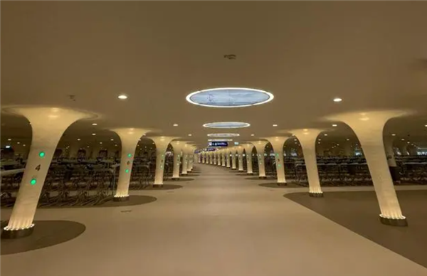 自行车数量比人口还多 荷兰水下自行车库启用：比汽车车库还豪华-第1张图片-9158手机教程网