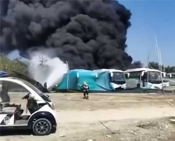 三亚通报67辆新能源客车发生火灾：明火已被彻底扑灭-第1张图片-9158手机教程网