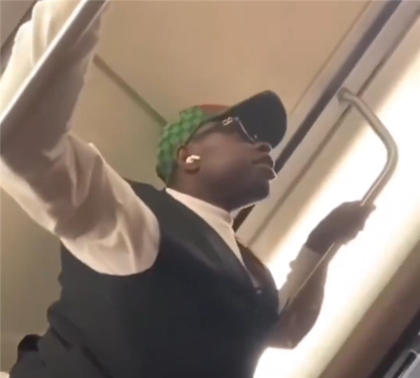 国外小哥拍下巴黎坐地铁见闻 网友：科幻电影还是保守了-第8张图片-9158手机教程网