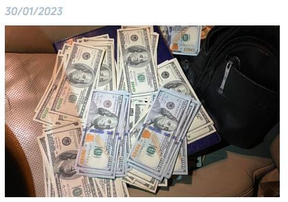 乌克兰反腐大动作：查获大量名表、豪车和美元现金-第1张图片-9158手机教程网