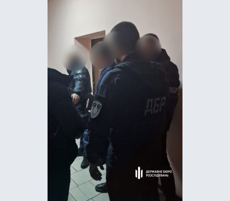 乌克兰反腐大动作：查获大量名表、豪车和美元现金-第2张图片-9158手机教程网