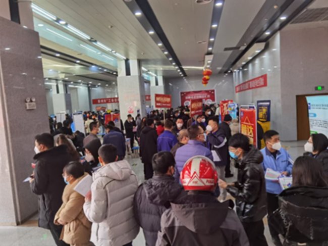 女孩逃离大城市回县城 工作5年倒贴4万，县城容不下的不止是灵魂-第2张图片-9158手机教程网