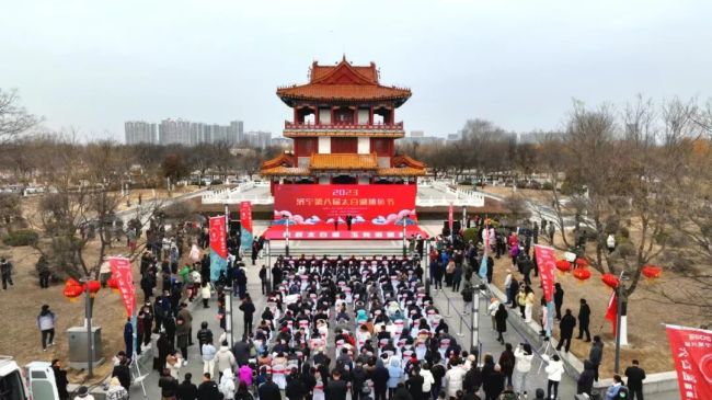 山东一97.6斤头鱼58.8万拍出 太白湖头网鱼王好兆头-第1张图片-9158手机教程网