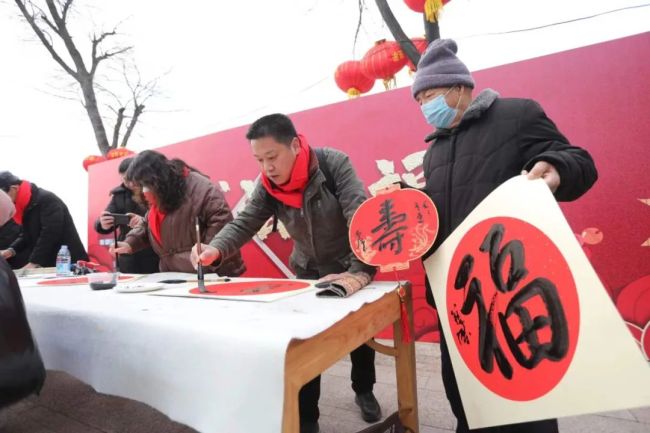 山东一97.6斤头鱼58.8万拍出 太白湖头网鱼王好兆头-第17张图片-9158手机教程网