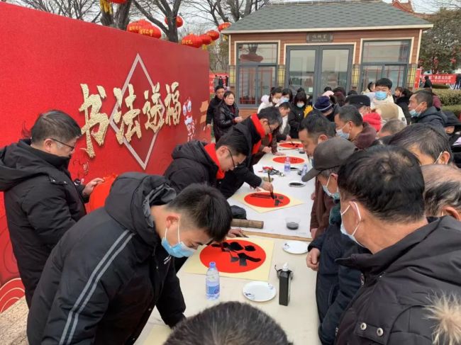 山东一97.6斤头鱼58.8万拍出 太白湖头网鱼王好兆头-第19张图片-9158手机教程网