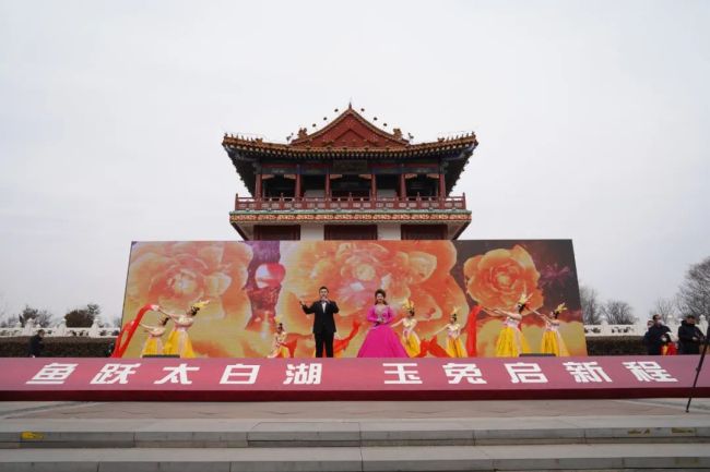 山东一97.6斤头鱼58.8万拍出 太白湖头网鱼王好兆头-第12张图片-9158手机教程网