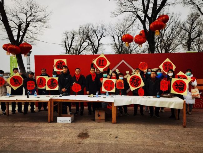 山东一97.6斤头鱼58.8万拍出 太白湖头网鱼王好兆头-第16张图片-9158手机教程网