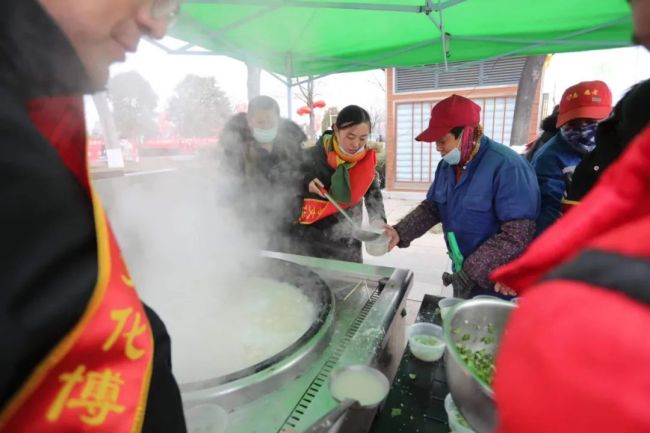 山东一97.6斤头鱼58.8万拍出 太白湖头网鱼王好兆头-第15张图片-9158手机教程网