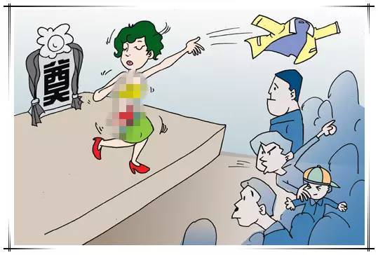 河南一女子衣着暴露跪地表演 官方回应农村歌舞团衣着暴露低俗表演-第2张图片-9158手机教程网