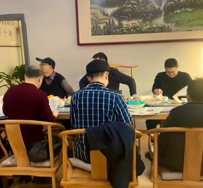 九科老师一起上门家访查作业，组团家访是否走形式？身份遭网友质疑-第5张图片-9158手机教程网