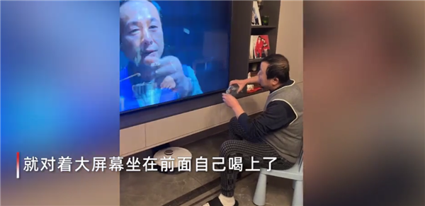 大爷看《狂飙》入戏屏幕前举杯痛饮 被演技折服：口碑大剧结尾你满意吗？-第2张图片-9158手机教程网