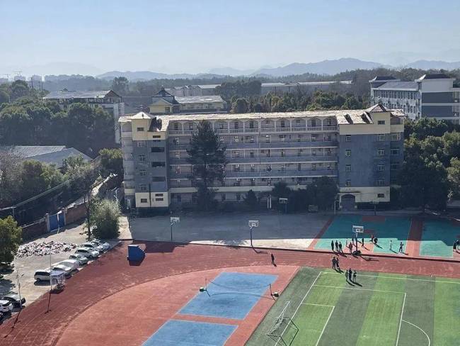 揭胡鑫宇案背后主播:三个月收入六位数 挖坑埋鞋赚流量-第6张图片-9158手机教程网