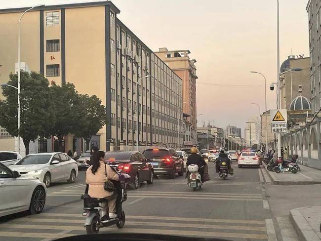 揭胡鑫宇案背后主播:三个月收入六位数 挖坑埋鞋赚流量-第7张图片-9158手机教程网