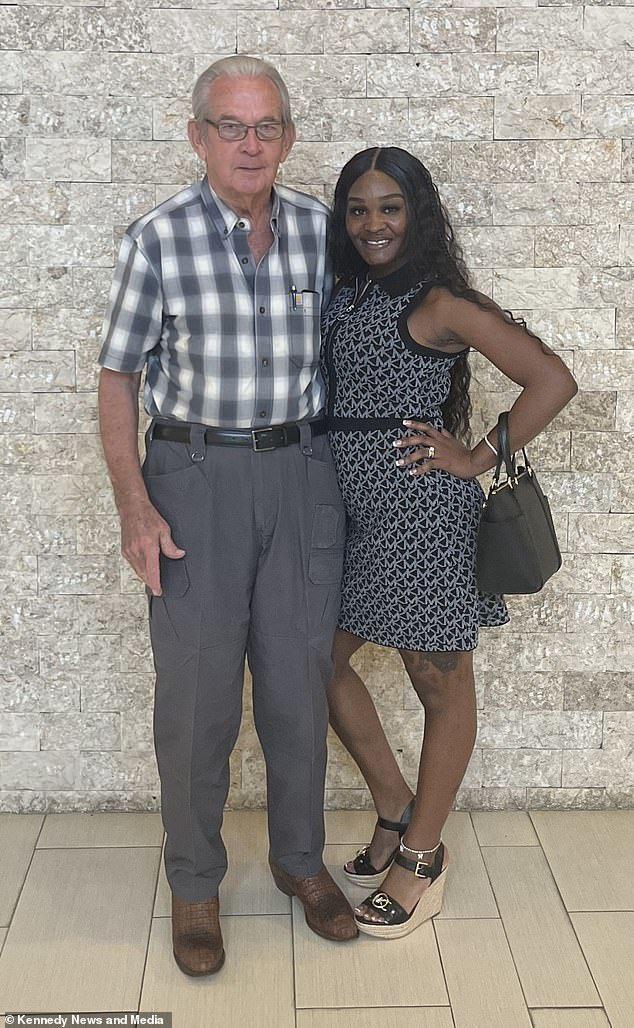 美国24岁女子嫁85岁老头还要为其生子：两人相差61岁-第4张图片-9158手机教程网