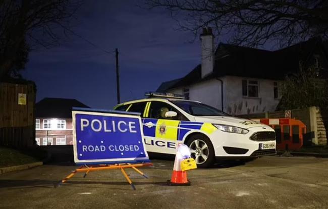 英国名校女校长一家三口在学校死亡：包括她年仅7岁的女儿-第2张图片-9158手机教程网