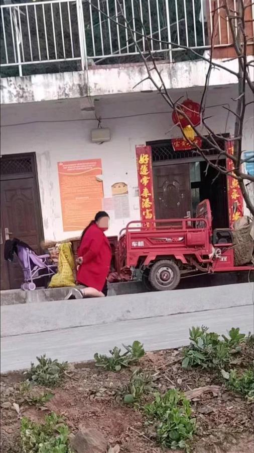 女子被婆家罚跪，镇政府：她疑有精神疾病并非虐待只是吓唬！-第1张图片-9158手机教程网