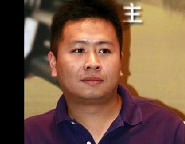 女子街头卖身葬父：身边摆着《狂飙》导演照片-第5张图片-9158手机教程网