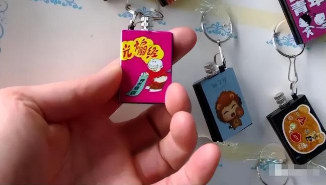 文具店售卖性暗示钥匙扣内容不堪入目！官方回应-第2张图片-9158手机教程网