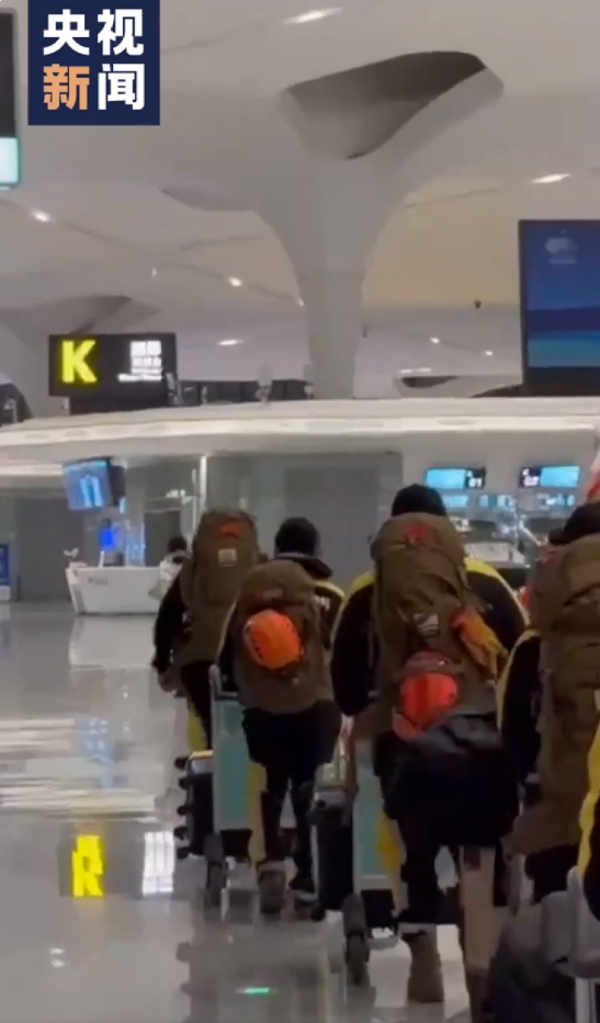 中国向土耳其派遣重型救援队 出发时微信群“平安归来”刷屏-第2张图片-9158手机教程网