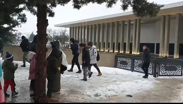 土耳其一座有千年历史的古堡在地震中倒塌 在暴雪中等待救援-第6张图片-9158手机教程网