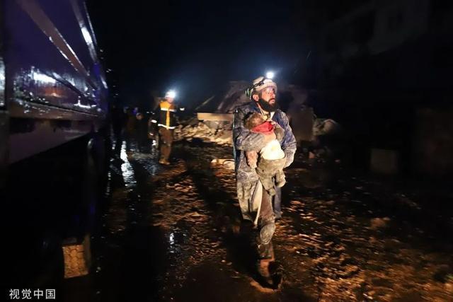 土耳其一座有千年历史的古堡在地震中倒塌 在暴雪中等待救援-第12张图片-9158手机教程网