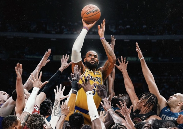 詹姆斯加冕NBA历史得分王 哈登杜兰特库里共同祝贺-第13张图片-9158手机教程网